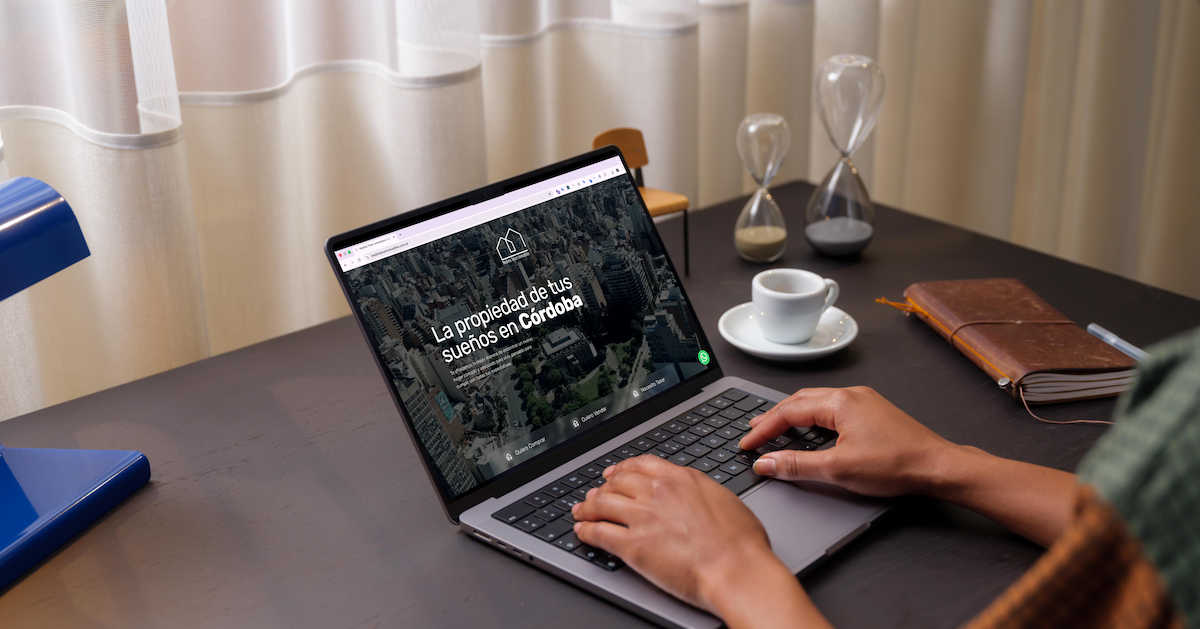 Portada del sitio de Medina Terán Inmuebles con una vista aérea de la ciudad de Córdoba y el título "La propiedad de tus sueños en Córdoba"